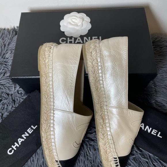 Authentic Brand New Chanel Espadrilles Pearl Ivory - Picture 2 of 4